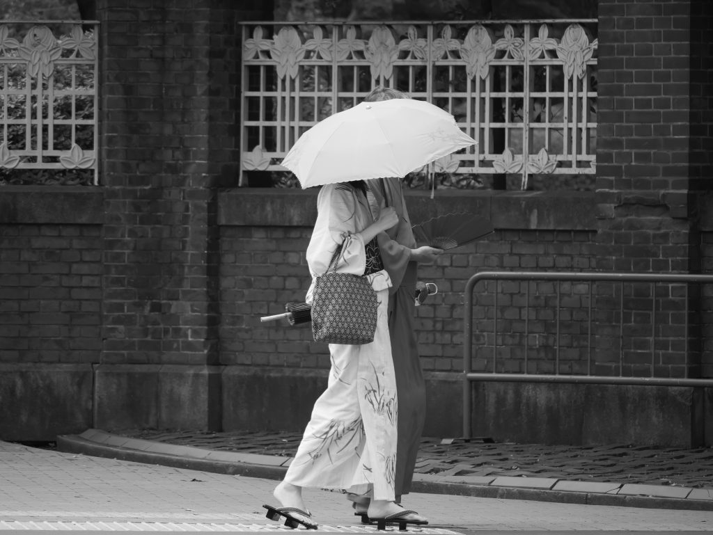 上野 和服姿 日傘 人物