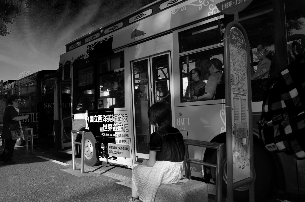 上野 上野公園 バス 少女